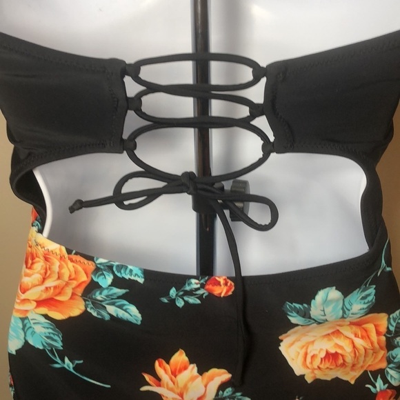 CAPSHE Floral Print Halter One Piece - Picture 4 of 7